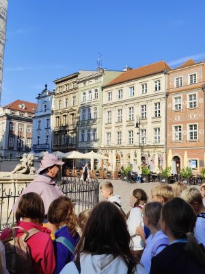 Zwiedzanie Starego Rynku i Ratusza w Poznaniu &ndash; poznajemy historię i najważniejsze zabytki miasta.