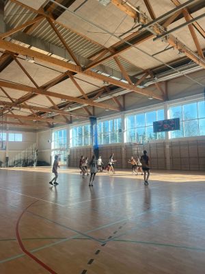 Zacięty mecz naszej drużyny z zawodniczkami ze Zgierz &ndash; walka do ostatniej sekundy.