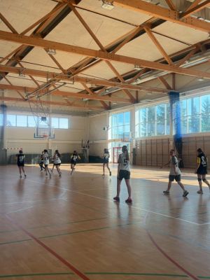 Zacięta rozgrywka dziewcząt z drużyną ze Szczawina.